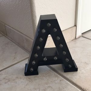 9’ Heavy Black Metal light up A